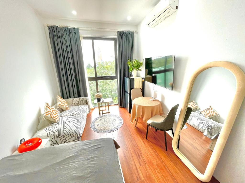 COZZY studio close HO TAY VS LOTTE MAIL – Hanoi